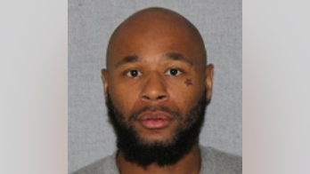 Dangerous prisoner, wearing a single handcuff, escapes at Milwaukee airport