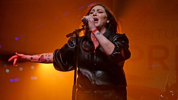 Singer Tiffany swears at concertgoers during awkward ‘I Think We’re Alone Now’ performance: ‘F—k you, guys’