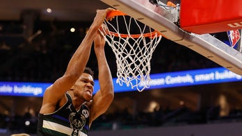 Antetokounmpo has 32 points and 20 rebounds, Bucks top Magic