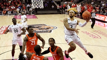 Cincy escapes early 15-point hole, routs No. 14 Illini 71-51