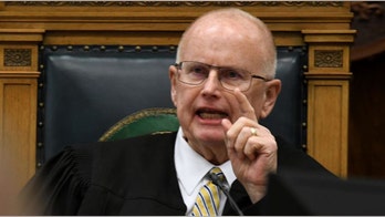 Rittenhouse trial judge requests applause for veterans; critics howl