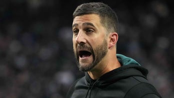 Eagles fan pelts Nick Sirianni with bouquet of flowers after loss to Chargers