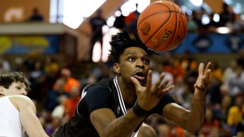 No. 22 Bonnies rally in second half to edge Clemson 68-65