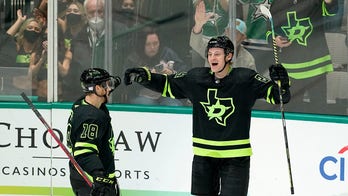 Hintz scores 2 short-handed goals, Stars beat Blues 4-1