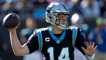 Panthers' Robby Anderson appears to chew out Sam Darnold as team struggles vs. Patriots