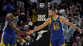 Curry scores 20 of 40 points in 4th, Warriors beat Cavs