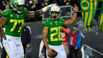 No. 5 Oregon downs Washington State 38-24 with big 2nd half