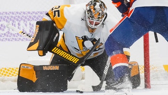 Jarry, Pens keep Isles winless in new arena, 1-0