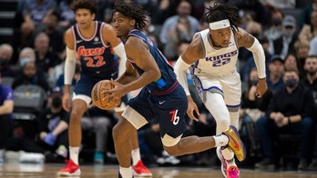 76ers pull away in 4th to beat Kings, spoil Gentry's debut