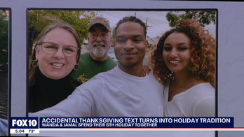 Arizona grandma, man she mistakenly texted gather for Thanksgiving for 6th straight year