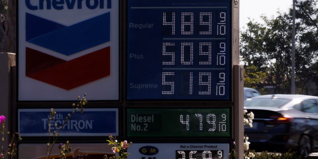 Gas prices grow along with inflation as this sign at a gas station shows in Carlsbad, California, U.S. November, 9, 2021.  REUTERS/Mike Blake