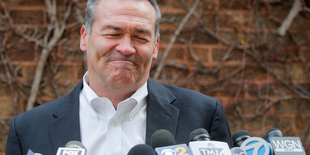 Mark Richards, Abogado principal de Kyle Rittenhouse, reacts during a news conference outside his office in Racine, Wisconsin, NOSOTROS., noviembre 19, 2021. REUTERS/Brendan McDermid