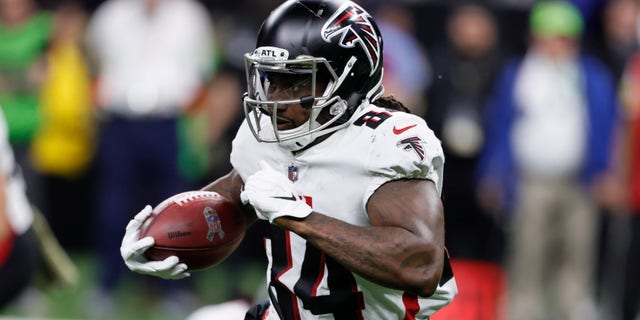 Atlanta Falcons running back Cordarrelle Patterson runs against the Saints Sunday, Nov. 7, 2021, in New Orleans.