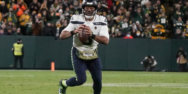 Seattle Seahawks' Russell Wilson scrambles during the second half of an NFL football game against the Green Bay Packers Sunday, Nov. 14, 2021, in Green Bay, Wis.