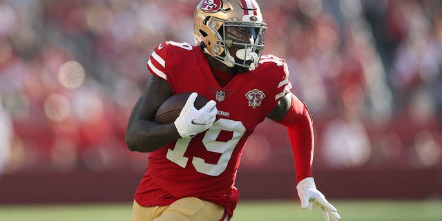 San Francisco 49ers wide receiver Deebo Samuel (19) runs after a touchdown against the Minnesota Vikings during the first half of an NFL football game in Santa Clara, California, on Sunday, November 28, 2021.
