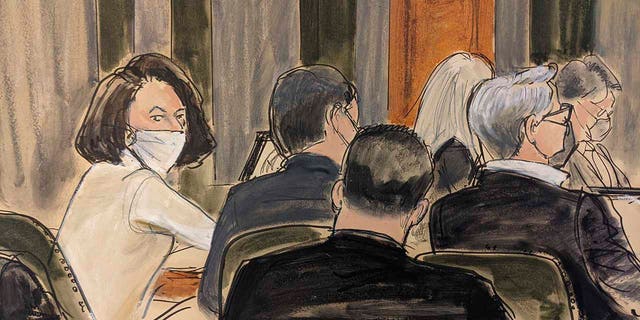 In this courtroom sketch, Ghislaine Maxwell sits at the defense table during final stages of jury selection, Maandag, Nov.. 29, 2021, In New York. Two years after Jeffrey Epstein's suicide behind bars, a jury is set to be picked Monday in New York City to determine a central question in the long-running sex trafficking case: Was his longtime companion, Ghislaine Maxwell, Epstein's puppet or accomplice? 