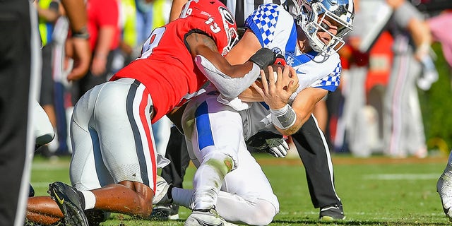 ATHENS, GA  OCTOBER 16:  Georgia linebacker Adam Anderson (19) tackles Kentucky quarterback Will Levis (7) during the college football game between the Kentucky Wildcats and the Georgia Bulldogs on October 16th, 2021 at Sanford Stadium in Athens, GA. 