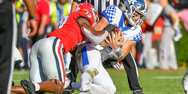 Georgia linebacker Adam Anderson (19) tackles Kentucky quarterback Will Levis (7) during the college football game between the Kentucky Wildcats and the Georgia Bulldogs on Oct. 16, 2021, at Sanford Stadium in Athens, Georgia.