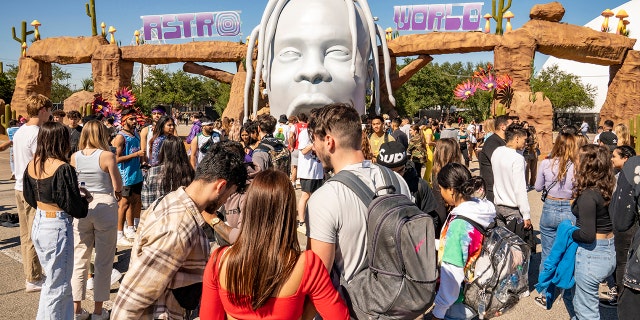 10 sont morts et des centaines d'autres ont été blessés à Astroworld à Houston, Texas, le 5 novembre.