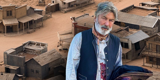 Alec Baldwin on 'Rust' shooting: 'Every single person' on set knows who to blame for Halyna Hutchins' death 2 Alec Baldwin claims