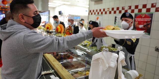 USAG BAUMHOLDER, Germany - The senior leadership from the 21st Theater Sustainment Command serve their soldiers a Thanksgiving meal at the Knight’s Lair Dining Facility at Baumholder, Germany, Nov. 25, 2021. (U.S. Army)