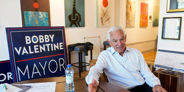 Former New York Mets manager Bobby Valentine speaks during an interview with The Associated Press, 星期四, 十月. 21, 2021, at his campaign headquarters in Stamford, 康恩. Valentine is running as an unaffiliated candidate against 35-year-old Harvard-educated state Rep. Caroline Simmons, who upset the sitting Democratic mayor in a September primary. 
