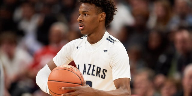 MINNEAPOLIS, MINNESOTA - JANUARY 04: Bronny James #0 of Sierra Canyon Trailblazers passes the ball against the Minnehaha Academy Red Hawks during the game at Target Center on January 04, 2020 in Minneapolis, Minnesota.