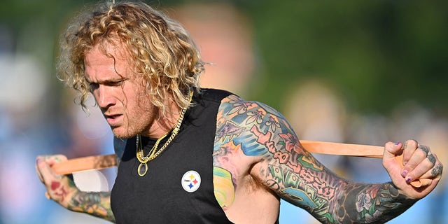 Pittsburgh Steelers defensive end Cassius Marsh warms up before a game between the Dallas Cowboys and the Pittsburgh Steelers Aug. 6, 2021, at Tom Benson Hall of Fame Stadium in Canton, Ohio.