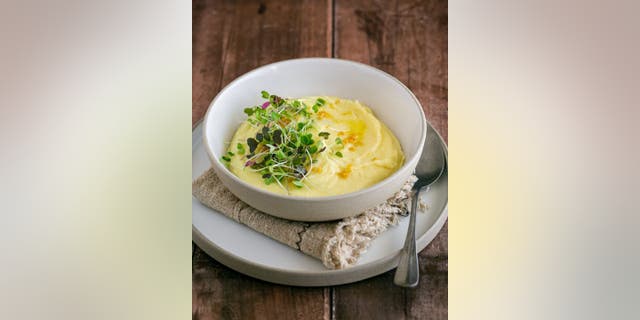 Shilpi and Etienne Karner of between2kitchens.com share their trusty mashed potato recipe with Fox News ahead of Thanksgiving.