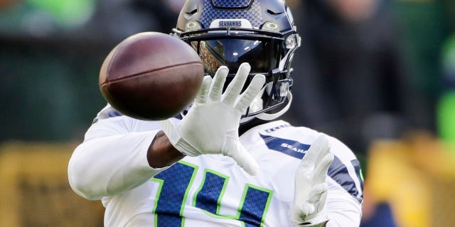 Seattle Seahawks' DK Metcalf warms up before an NFL football game against the Green Bay Packers Sunday, Nov. 14, 2021, in Green Bay, Wis.