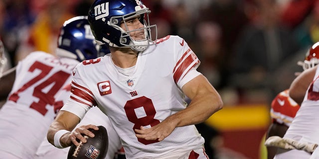 New York Giants quarterback Daniel Jones throws during the first half of an NFL football game against the Kansas City Chiefs Monday, Nov. 1, 2021, in Kansas City, Mo.