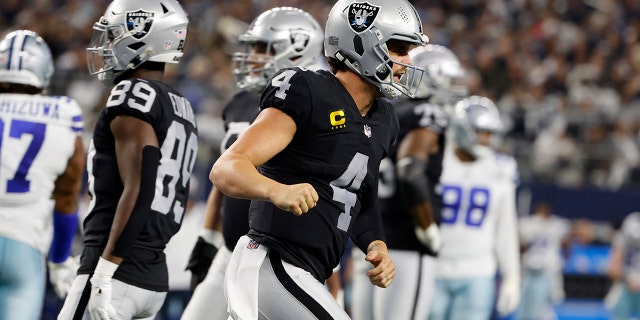 Las Vegas Raiders quarterback Derek Carr (4) celebrates after Marcus Mariota scored a touchdown on a run in the second half of an NFL football game against the Dallas Cowboys in Arlington, Texas, jueves, nov. 25, 2021.