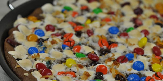 Dietician Lee Jackson from Team Holly says of this recipe from Trim&TERRIFIC Gulf Coast Favorites cookbook by Holly Clegg is a ‘fun desert.’