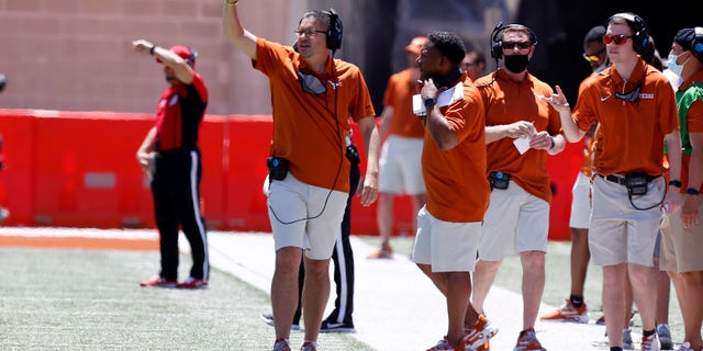 AUSTIN, TX - APRIL 24: University of Texas Long Horns assistant head coach Jeff Banks calls out a play during the spring football game on April 24, 2021, at Darrell K Royal - Texas Memorial Stadium in Austin, TX. (Photo by Adam Davis/Icon Sportswire via Getty Images)