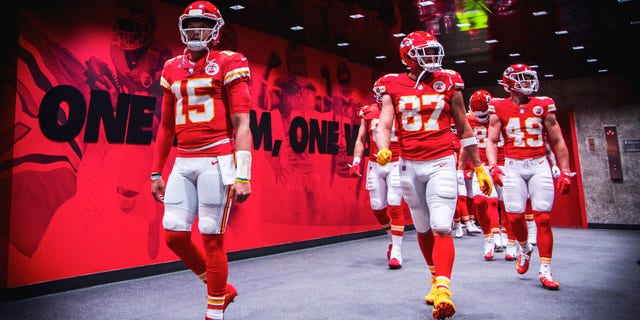KANSAS CITY, MO - NOVEMBER 01: Kansas City Chiefs quarterback Patrick Mahomes (15) leads the team out of the locker room prior to the game against the New York Giantson November 1st, 2021 at GEHA field at Arrowhead Stadium in Kansas City, Missouri. (Photo by William Purnell/Icon Sportswire via Getty Images)
