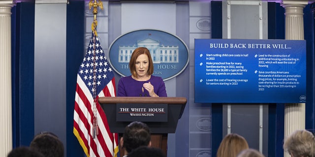 La secretaria de prensa de la Casa Blanca, Jen Psaki, habla durante una conferencia de prensa en la Sala de Prensa James S. Brady de la Casa Blanca en Washington, DC, Estados Unidos, el viernes 12 de noviembre de 2021.