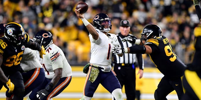 PITTSBURGH, PENNSYLVANIA - NOVEMBER 8: Quarterback Justin Fields, #1 of the Chicago Bears, throws the ball down the field against the Pittsburgh Steelers during the fourth quarter at Heinz Field on November 8, 2021, in Pittsburgh, Pennsylvania.