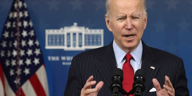 Präsident Joe Biden spricht während einer Veranstaltung im Southern Courthouse im Eisenhower Executive Office Building am 23. November 2021 in Washington, DC über die Wirtschaft. (Foto von Alex Wong/Getty Images)