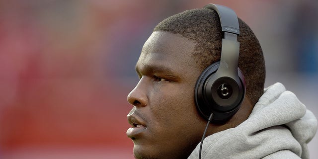 SANTA CLARA, CA - DECEMBER 20:  Frank Gore #21 of the San Francisco 49ers with his Beats headphones on warms up prior to playing the San Diego Chargers at Levi's Stadium on December 20, 2014 in Santa Clara, California.