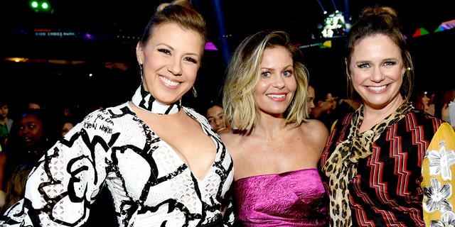 Jodie Sweetin (de izquierda a derecha), Candace Cameron Bure y Andrea Barber se reunieron para "Fuller House"."