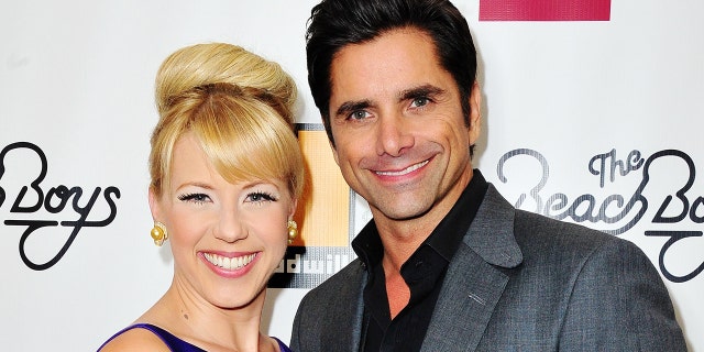 Jodie Sweetin és John Stamos részt vesznek a 2. éves Goodwill gála November. 7, 2015 Dana Point, Kalifornia.