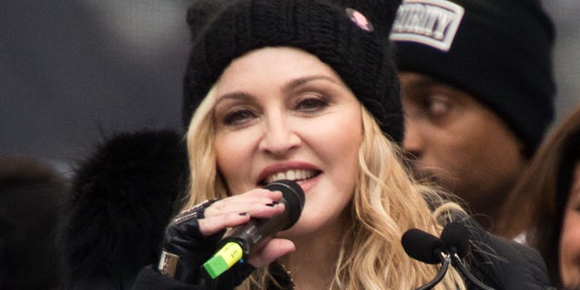 Madonna a parlé franchement de l'annulation de la culture et de l'âgisme dans une nouvelle interview pour le magazine V.
