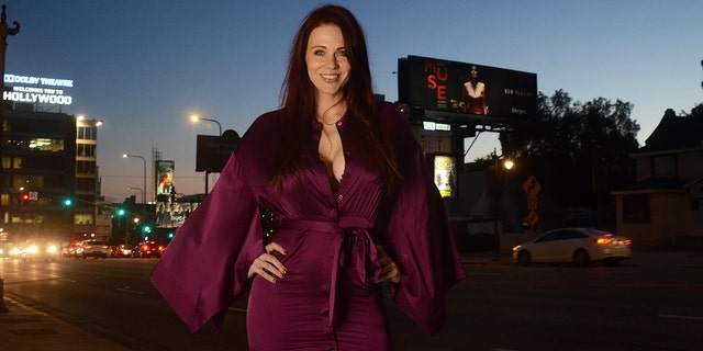 Maitland Ward poses in front of her new billboard for ‘MUSE,’ her latest adult feature from Vixen on October 27, 2021 En los angeles, California.