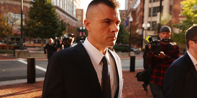 L'analyste russe Igor Danchenko arrive au palais de justice américain Albert V. Bryan avant d'être interpellé le 10 novembre 2021 à Alexandria, en Virginie.