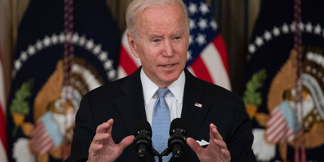 Biden criticado por decirle a una joven ‘no hay chicos serios hasta los 30’: ‘Creepy Joe está de vuelta’