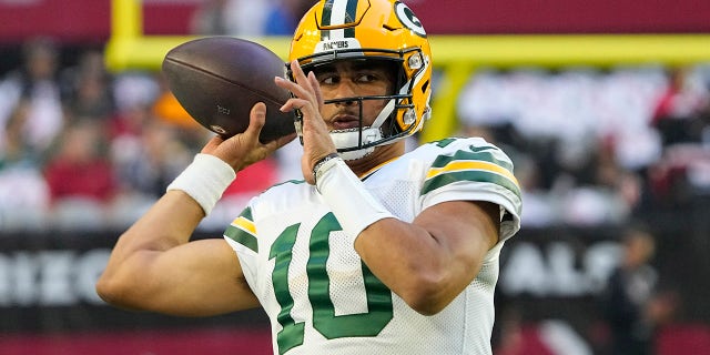 Green Bay Packers quarterback Jordan Love warms up prior to a game against the Arizona Cardinals in Glendale, Arizona, on Oct. 28, 2021.
