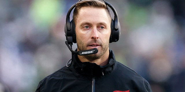 Head coach Kliff Kingsbury of the Arizona Cardinals looks on during the second half against the Seattle Seahawks at Lumen Field Nov. 21, 2021 シアトルで.