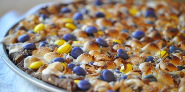 If you’re making this cookie cake for Halloween, Hanukkah, Christmas, or Valentine’s Day, you can also use seasonal candies to channel the holiday’s spirit.