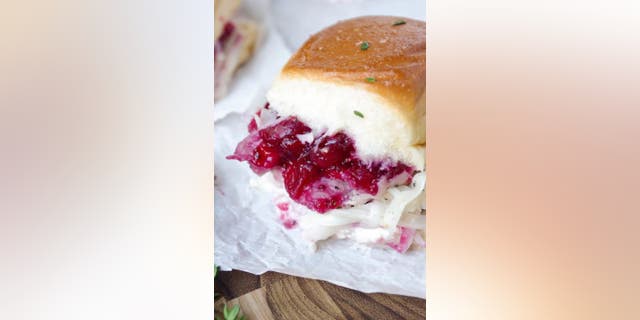 Jessica Randhawa from The Forked Spoon shares her leftover turkey-cranberry slider recipe with Fox News, so you can enjoy Thanksgiving all over again.