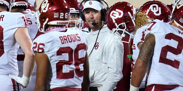 Oklahoma head coach Lincoln Riley talks with his players during a game against Oklahoma State, Saturday, Nov. 27, 2021, in Stillwater, Okla.